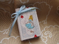 alice in the wonderland Matchbox
