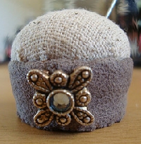 Bottle cap pincushion INTERNATIONAL